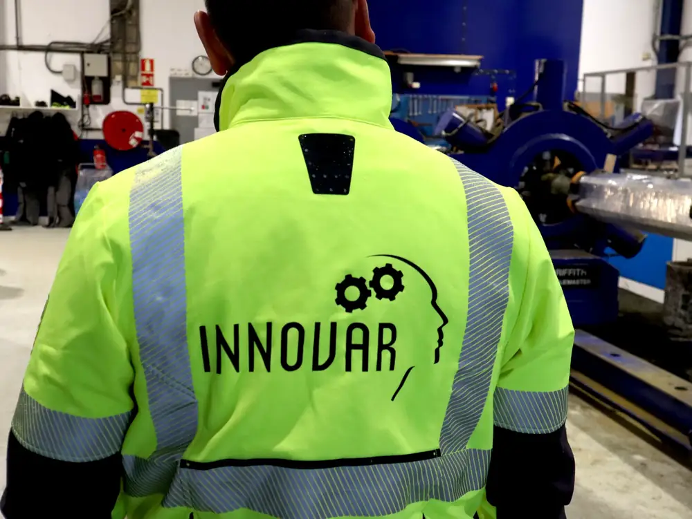 Innovar technician in the workshop